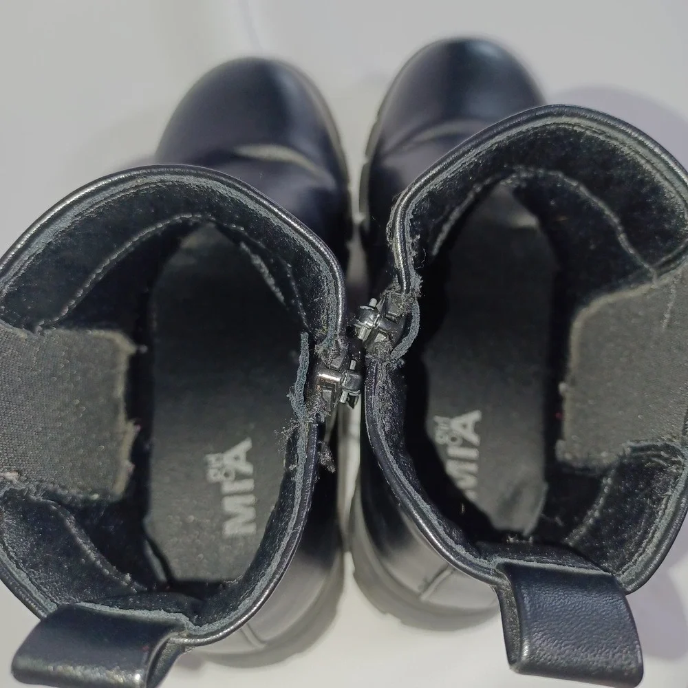 MIA Girls Size 1M Black Faux Leather Ankle Boots Lug Sole Zip Closure Pull Tab